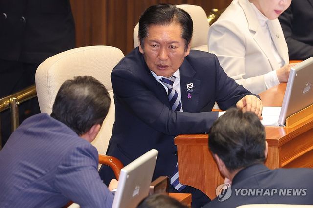 대화하는 민주당 지도부