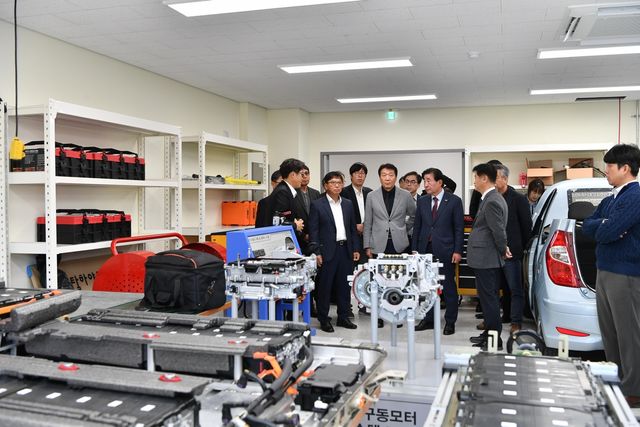 시설 둘러보는 김명기 횡성군수