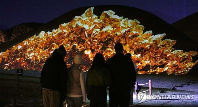 APEC 맞아 빛으로 물든 경주 대릉원