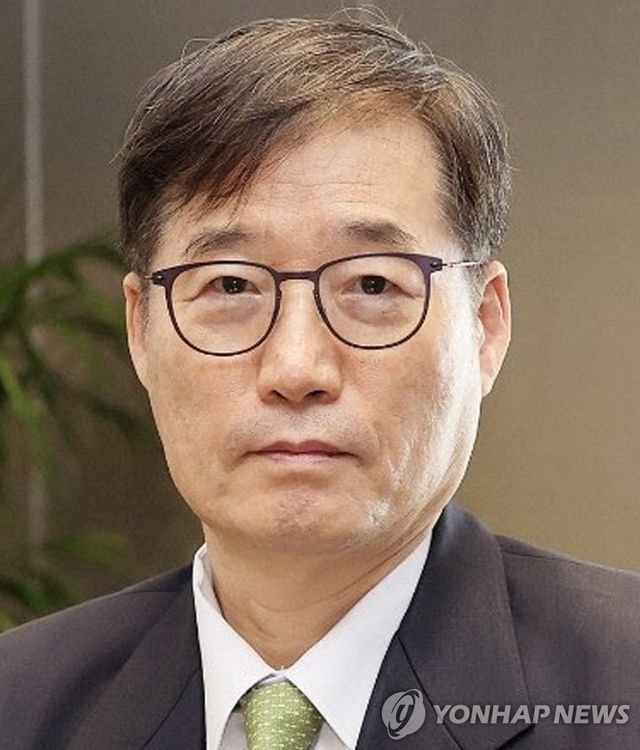 이근 서울대 명예교수