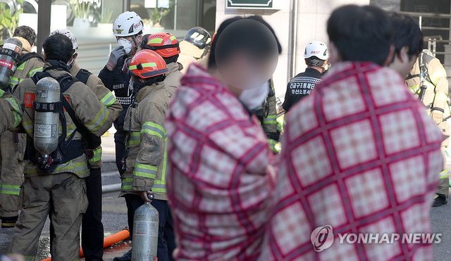 창원 오피스텔 화재…주민 대피