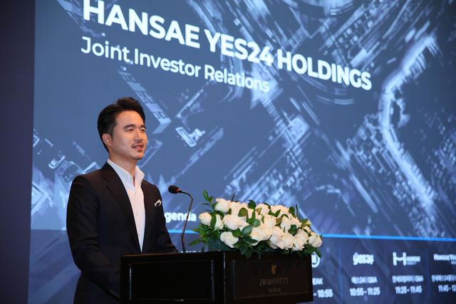 기업설명회 하는 김익환 한세실업 부회장