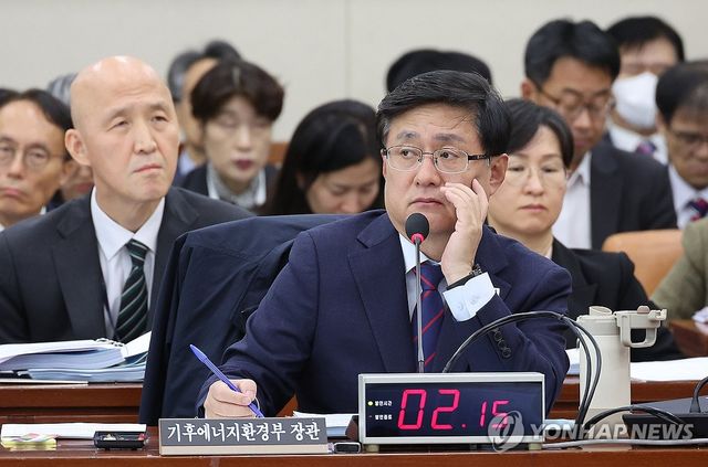 질의 듣는 김성환 기후에너지환경부 장관