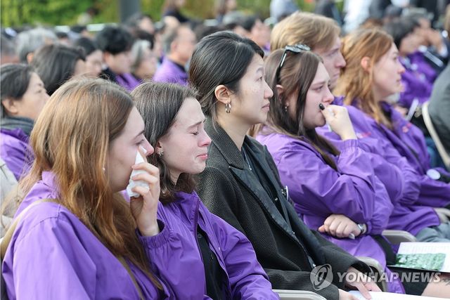 이태원 참사 3주기 기억식 참석한 외국인 유가족