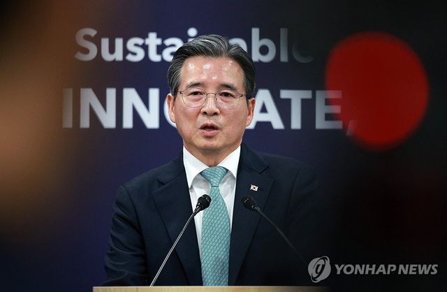 브리핑하는 정책실장