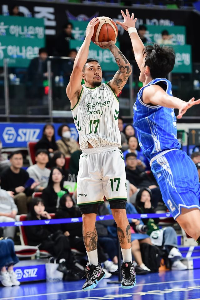 DB의 이선 알바노