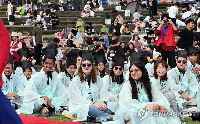 한글 축제 참석한 외국인들