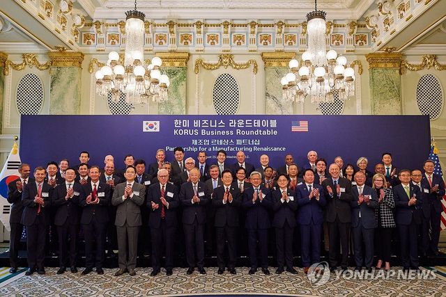 이재명 대통령, 한미 비즈니스 라운드 테이블 참석자와 함께