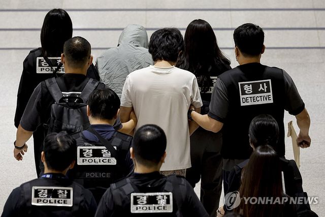 캄보디아에서 인천공항으로 송환된 한국인 구금자