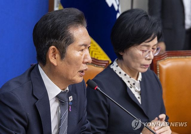 민주당 언론개혁특위 발표에서 발언하는 정청래 대표