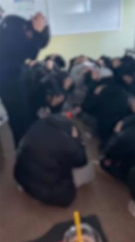 강도사건 당시 무릎꿇고 있는 투자리딩방 사기조직