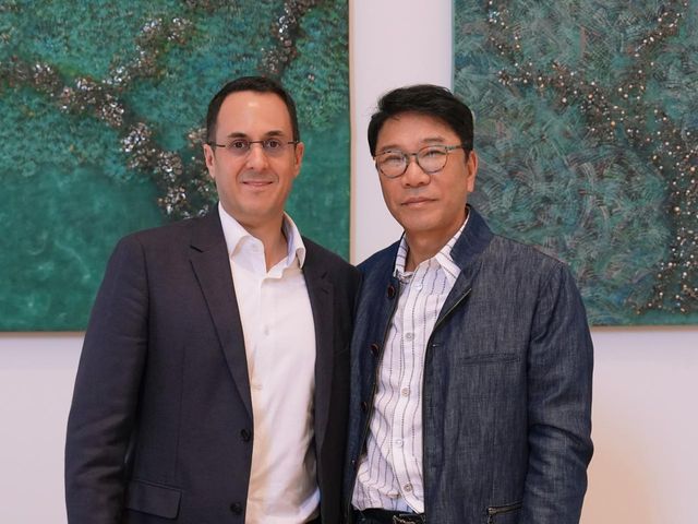 이수만 A2O엔터테인먼트 키 프로듀서 겸 비저너리 리더(오른쪽)