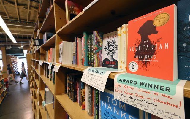 서가에 꽂힌 한강의 책 [사진/임헌정 기자]