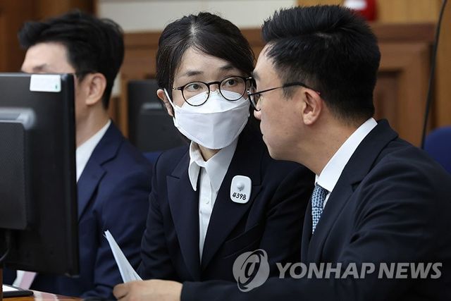 법정 출석한 김건희