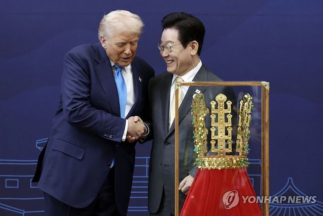 '천마총 금관 모형'과 한미 정상