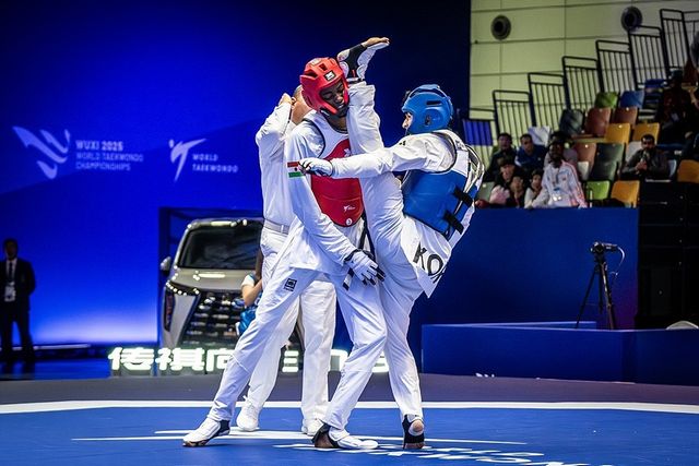 배준서(오른쪽)의 남자 58㎏급 32강전 모습.