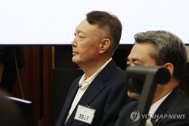 윤석열, '특검기소' 첫 재판 출석