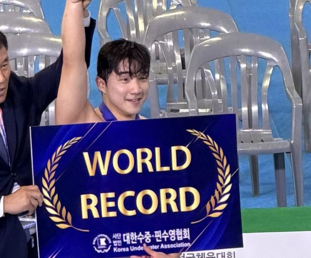 세계기록 세운 핀수영 신명준