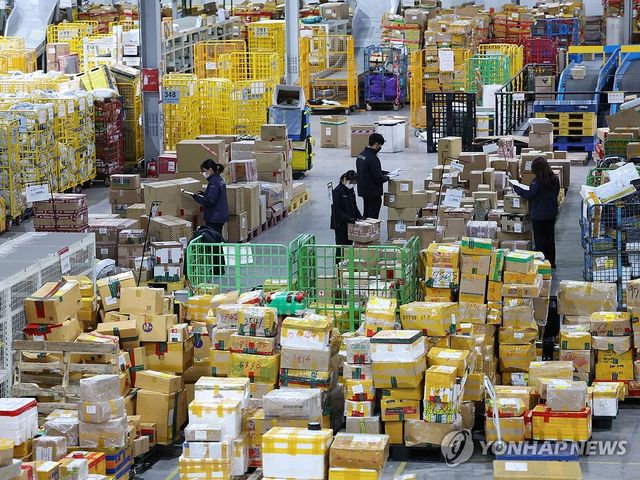 세관에 쌓여있는 직구물품