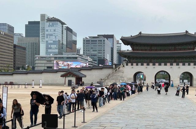 경복궁 입장을 기다리며 