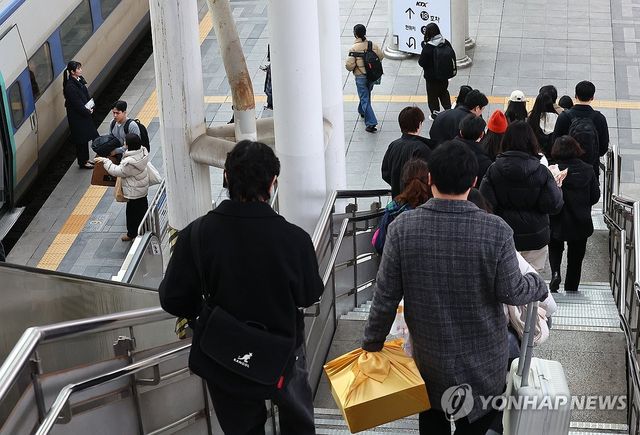 '선물 들고 고향으로'