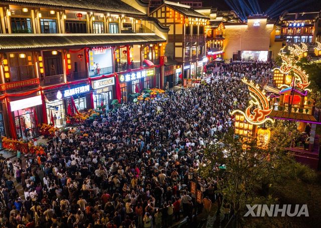 중국 국경절 후베이성 쯔구이현 관광객 인파