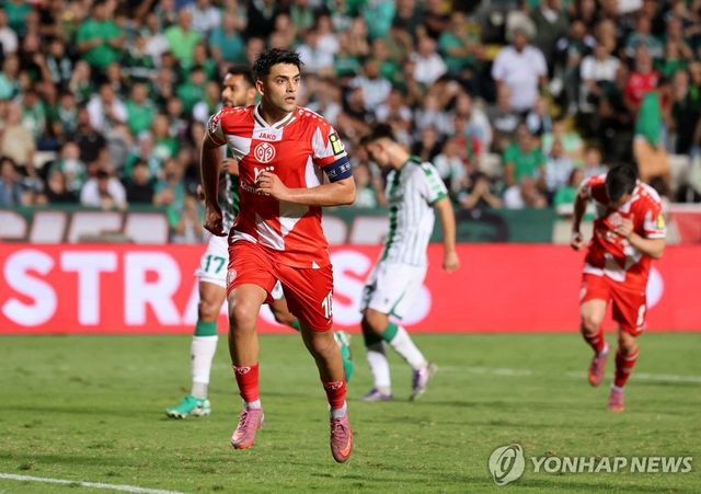 마인츠 나딤 아미리의 골 세리머니 모습.
