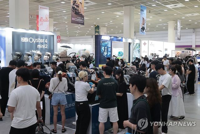 인파로 붐비는 베페 베이비페어
