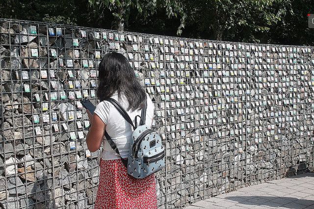 입양인 700명 이름표가 걸려있는 '기억의 벽'