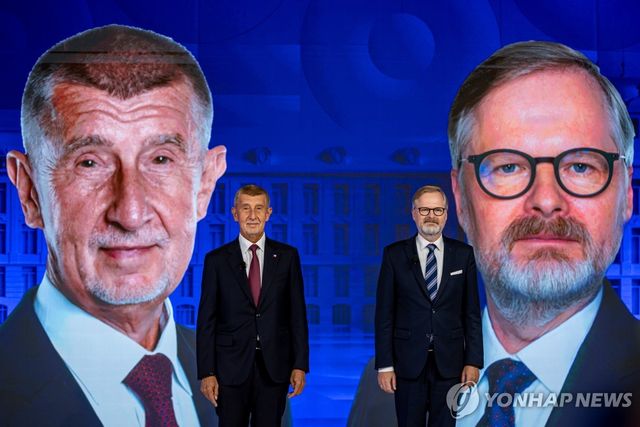 안드레이 바비시 긍정당 대표(왼쪽)와 페트르 피알라 총리