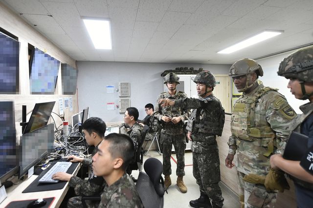 합참의장-연합사령관, GP·GOP 현장점검하며 한미동맹 강조