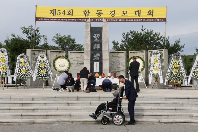 지난 2023년 추석 휠체어를 타고 임진각을 찾은 고령의 실향민.