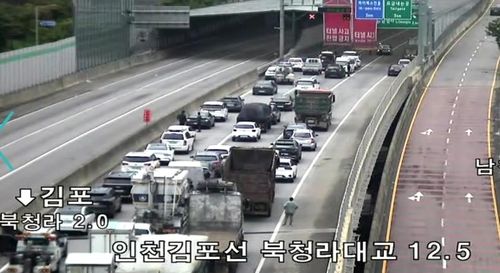 차량 화재로 통제된 청라국제지하차도