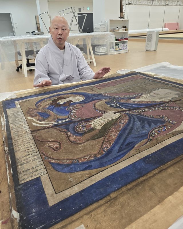 훼손된 불화 보존처리하는 불교문화유산보존센터