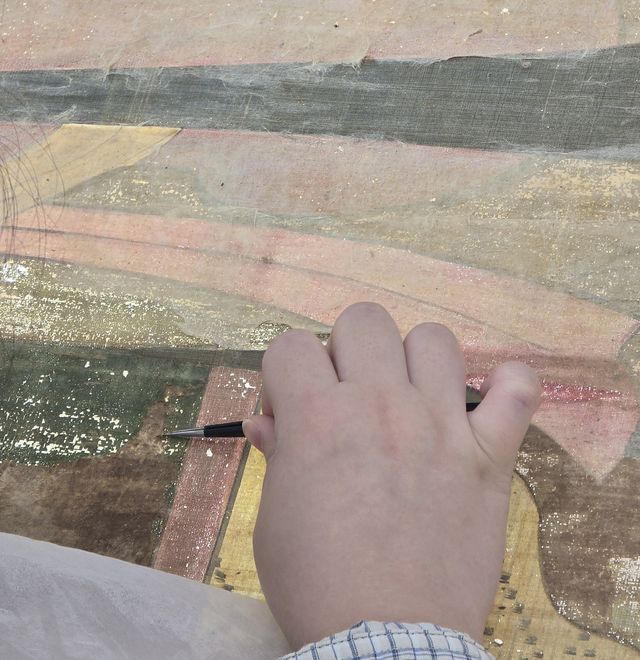 훼손된 배접지 제거 작업