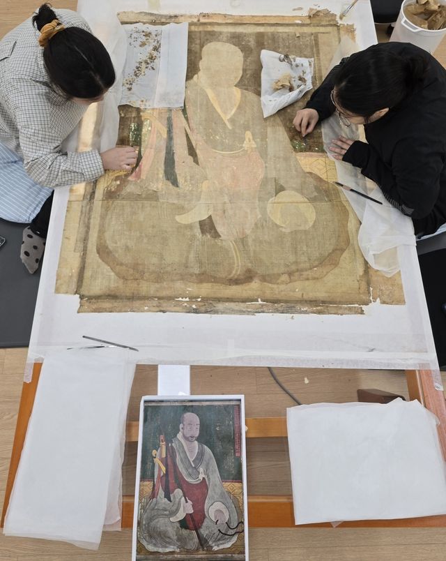 배접지 교체 작업