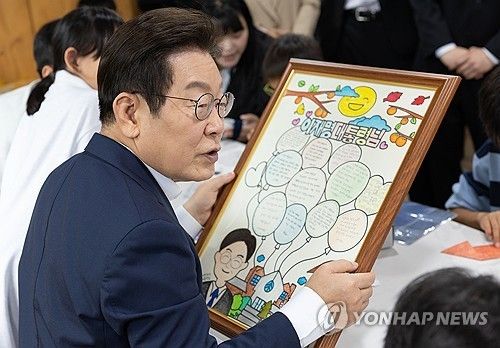 이재명 대통령, 추석 계기 아동양육시설 방문