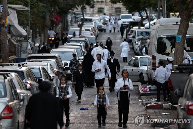 욤키푸르 지내는 초정통파 유대교도