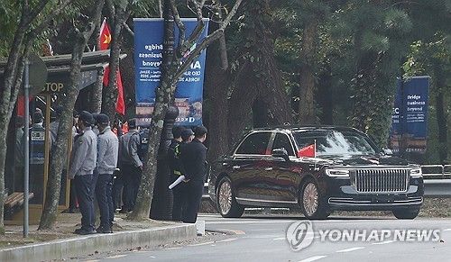 경주 숙소에 도착하는 시진핑 주석이 탄 차량 행렬