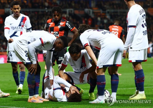 데지레 두에의 부상에 우려하는 PSG 선수들