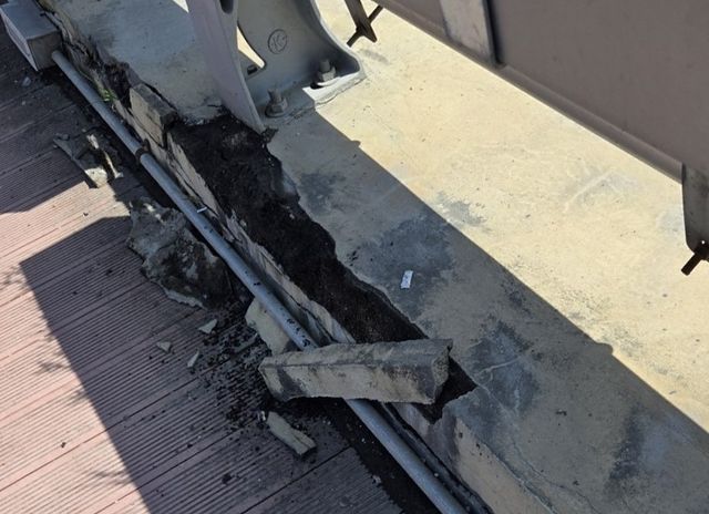 보도 연석부 파손