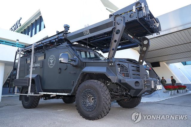 경찰특공대 장갑차 배치된 김해공항