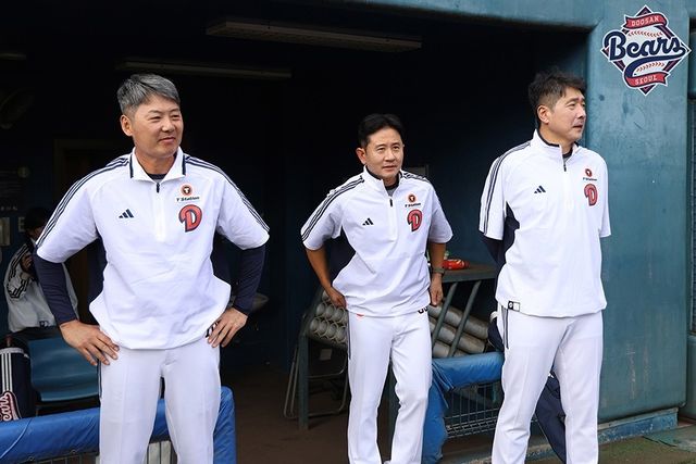 두산 마무리 캠프를 지휘하는 김원형 감독
