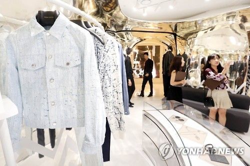 한 명품 브랜드 팝업 매장 