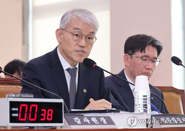 답변하는 천대엽 법원행정처장