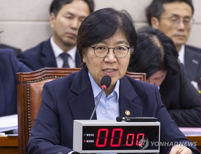 보건복지위원회 국감에서 답변하는 정은경 복지부 장관