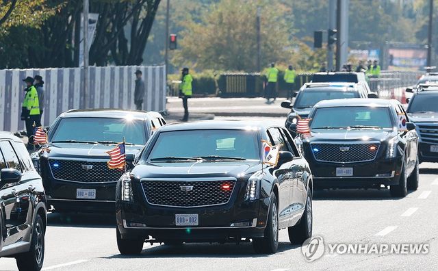 APEC CEO 서밋 연설장 향하는 트럼프 미국 대통령 차량