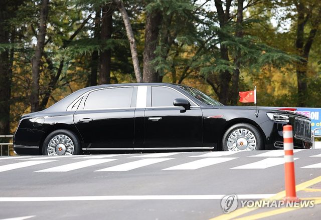 호텔 향하는 시진핑 중국 국가주석 탑승 추정 차량