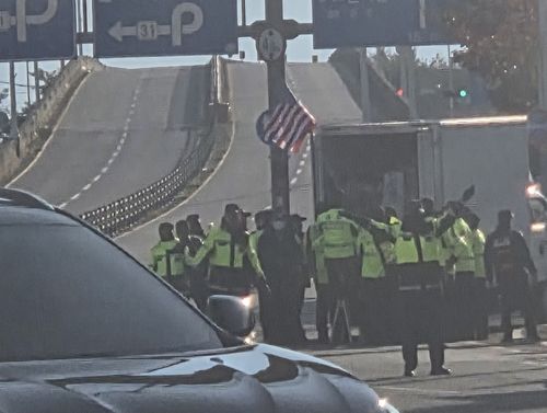 반중 시위 벌이는 유튜버들