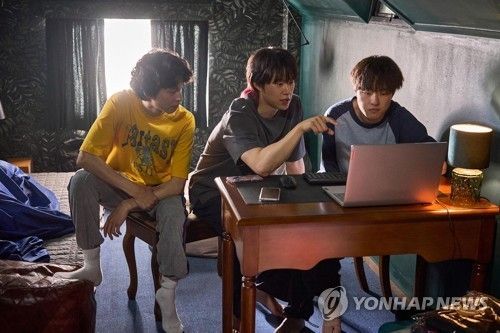 영화 '댓글부대'의 한 장면. 기사 내용과 직접적 관련은 없습니다.